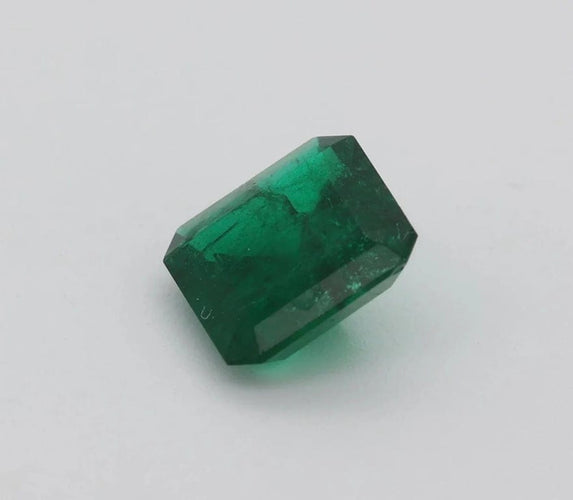Gemstone Émeraude naturelle carrée 1,69 ct du Brésil, certificat GRS 58 Facettes 468