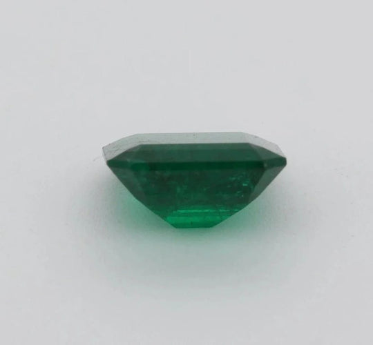 Gemstone Émeraude naturelle carrée 1,69 ct du Brésil, certificat GRS 58 Facettes 468