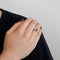 Bague 54 Bague en or blanc 18 ct avec saphir bleu et diamants 58 Facettes