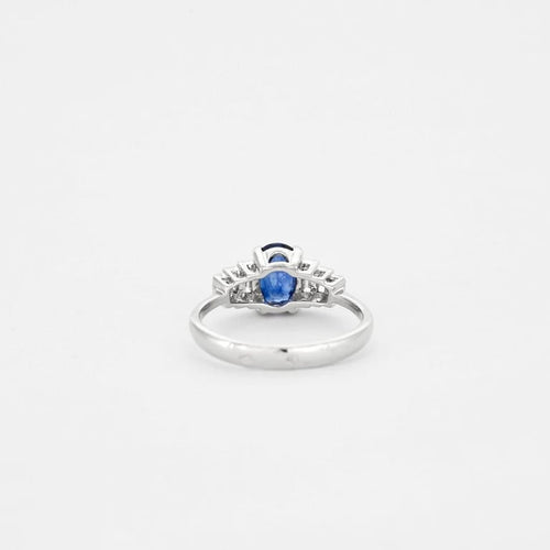 Bague 54 Bague en or blanc 18 ct avec saphir bleu et diamants 58 Facettes
