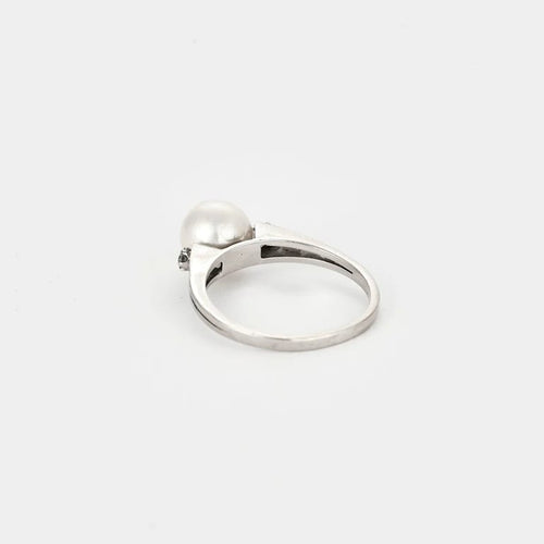 Bague 50 Bague en or blanc 18 carats avec perle de culture et diamants 58 Facettes