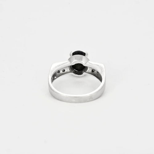 Bague 51 Bague saphir et diamants en or blanc 18 carats 58 Facettes