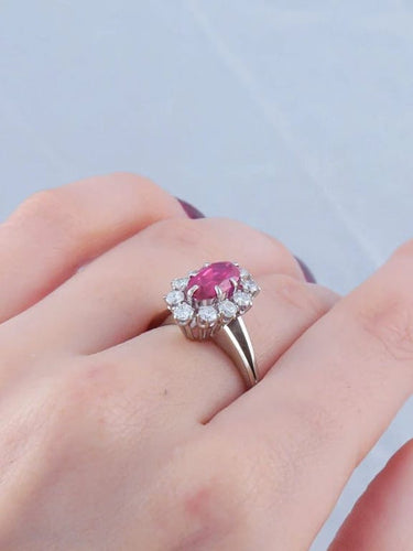 Bague 55 Bague marquise en or blanc 750 au rubis synthétique et diamants 58 Facettes