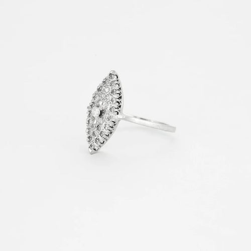 Bague 56 Bague marquise en or blanc 18 carats et diamants 58 Facettes