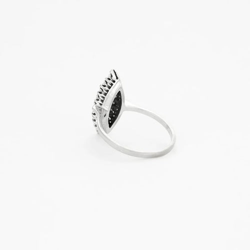 Bague 56 Bague marquise en or blanc 18 carats et diamants 58 Facettes