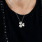 Pendentif Pendentif en or blanc 750 avec rubis et diamants 58 Facettes