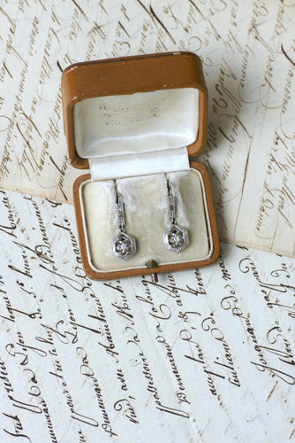Boucles d'oreilles Boucles d'oreilles pendantes Art déco en or blanc et platine, diamants 58 Facettes