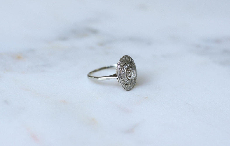 Bague 52 Art Déco - Bague ovale en or blanc et platine diamants 58 Facettes