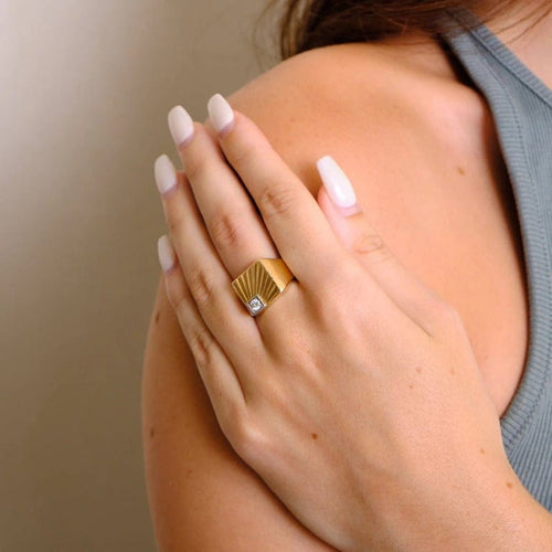 Bague 64.5 Bague chevalière vintage en or jaune 18k et diamant 58 Facettes