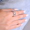 Bague 56 Bague ruban en or blanc 18K sertie de 7 diamants 58 Facettes