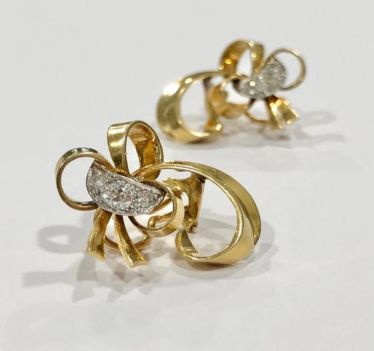 Boucles d'oreilles Boucles d’oreilles vintage nœuds en or jaune 18 k, platine et diamants 58 Facettes