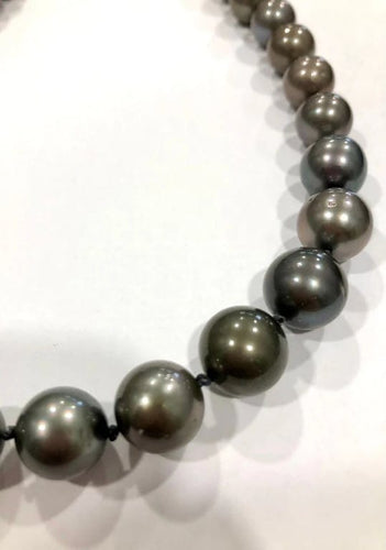 Collier Collier de perles de Tahiti avec fermoir en or blanc 18K 58 Facettes