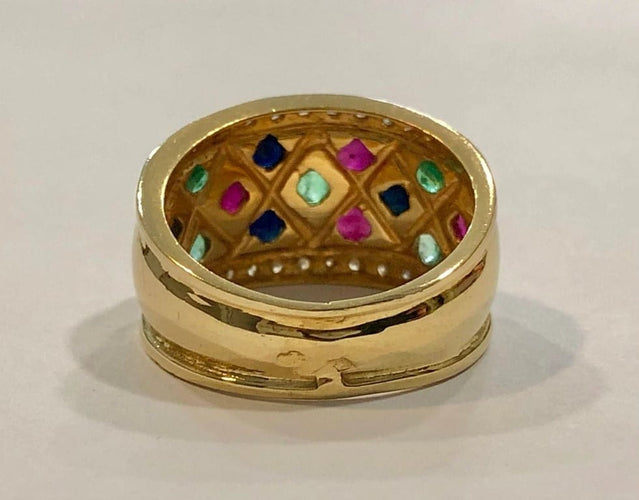 Bague 52 Bague jonc en or jaune 18K sertie d’émeraudes, rubis, saphirs et diamants 58 Facettes