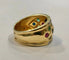 Bague 52 Bague jonc en or jaune 18K sertie d’émeraudes, rubis, saphirs et diamants 58 Facettes