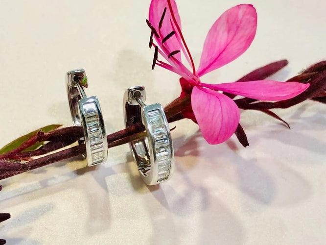 Boucles d'oreilles Créoles en or blanc 18K serties de diamants 58 Facettes