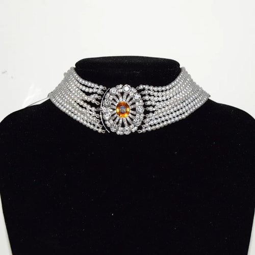 Collier Collier de perles avec médaillon en or blanc 18 carats, saphir et diamants 58 Facettes CL110