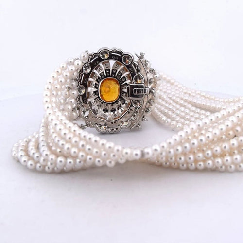 Collier Collier de perles avec médaillon en or blanc 18 carats, saphir et diamants 58 Facettes CL110