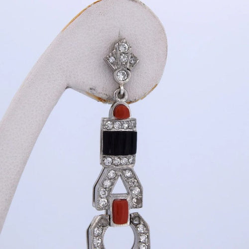Boucles d'oreilles Art déco - Boucles d'oreilles en platine avec onyx, corail et diamants 1,50 ct 58 Facettes OR156