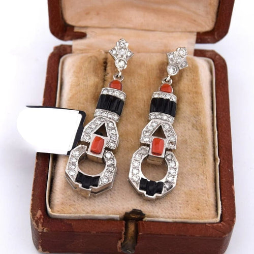 Boucles d'oreilles Art déco - Boucles d'oreilles en platine avec onyx, corail et diamants 1,50 ct 58 Facettes OR156