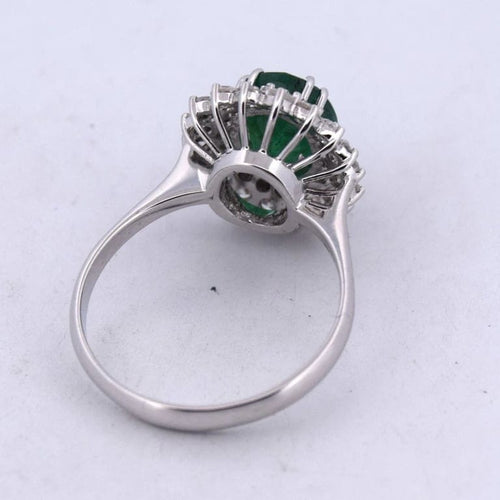 Bague 56 Bague en or blanc 18 carats avec émeraude 2,40 ct et diamants 58 Facettes AN541