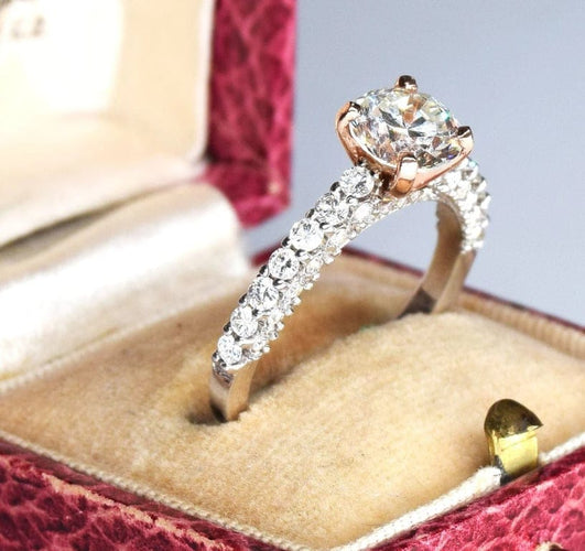 Bague 55 Bague en or blanc 18 ct avec diamants taille brillant 58 Facettes