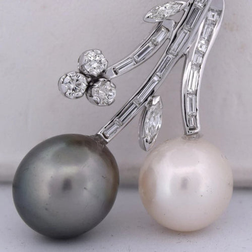 Pendentif Pendentif en or blanc 18 carats avec perles Akoya et diamants 58 Facettes