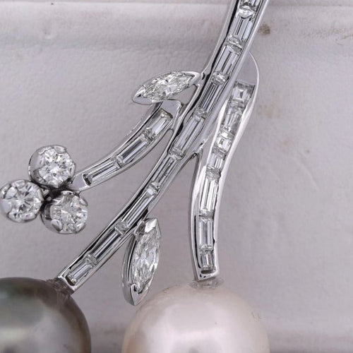 Pendentif Pendentif en or blanc 18 carats avec perles Akoya et diamants 58 Facettes