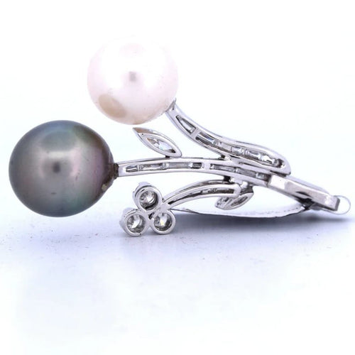 Pendentif Pendentif en or blanc 18 carats avec perles Akoya et diamants 58 Facettes
