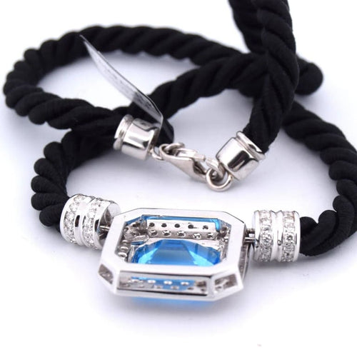 Pendentif Pendentif années 80 en or jaune 18 carats, topaze bleue et diamants 58 Facettes