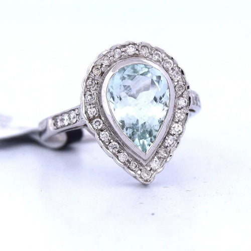 Bague 54 Bague en or blanc 18 carats, aiguë-marine et diamants 58 Facettes AN103