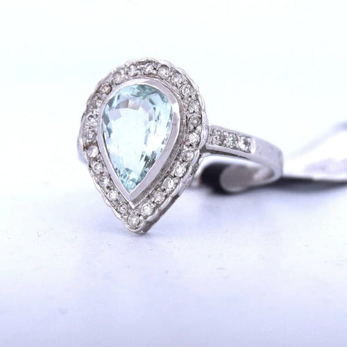 Bague 54 Bague en or blanc 18 carats avec aigue-marine et diamants 58 Facettes