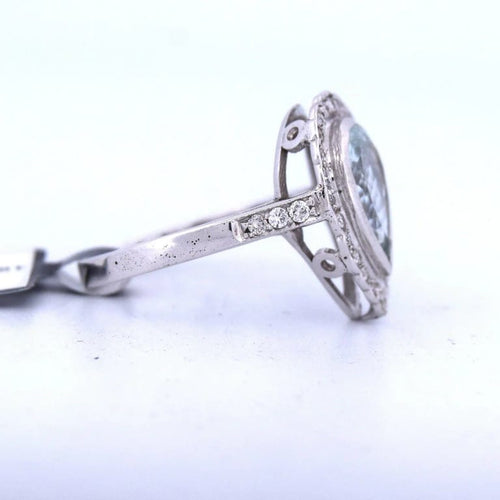 Bague 54 Bague en or blanc 18 carats avec aigue-marine et diamants 58 Facettes