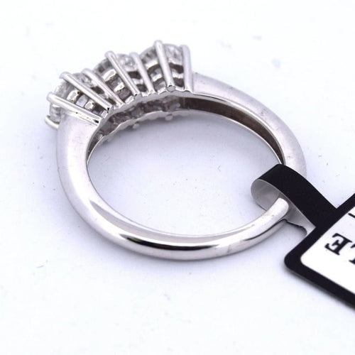 Bague 54 Bague trilogie en or blanc 18 kt et diamants 58 Facettes