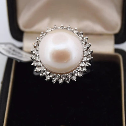 Bague 60 Bague en or 18 carats avec perle de culture et diamants 58 Facettes
