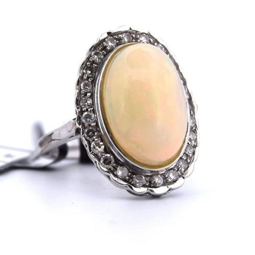 Bague 51 Bague en or 18 carats avec opale et diamants 58 Facettes
