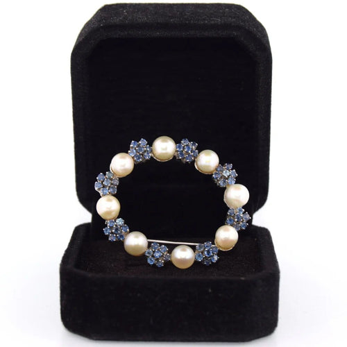 Broche Broche en or blanc 18 ct, perles de culture et saphirs 58 Facettes SP24 '(0379)