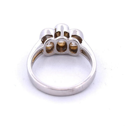 Bague 52 Bague années 1950 en or blanc 18 carats et diamants ovales 58 Facettes