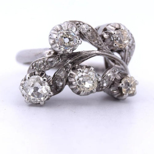 Bague 53 Bague vintage années 1940 en or blanc 18 carats et diamants 58 Facettes