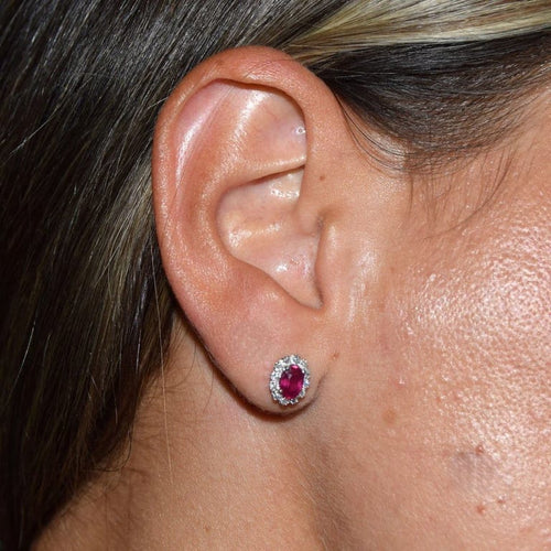 Boucles d'oreilles Boucles d'oreilles en or blanc 18 carats avec diamants et rubis 58 Facettes