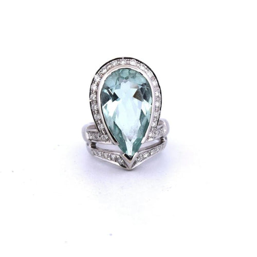 Bague 56 Bague en or blanc 18 kt avec aigue-marine et diamants 58 Facettes