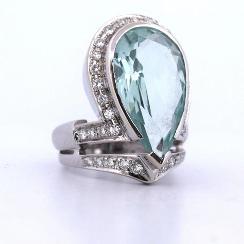Bague 56 Bague en or blanc 18 kt avec aigue-marine et diamants 58 Facettes