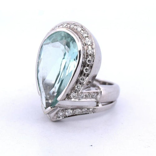 Bague 56 Bague en or blanc 18 kt avec aigue-marine et diamants 58 Facettes