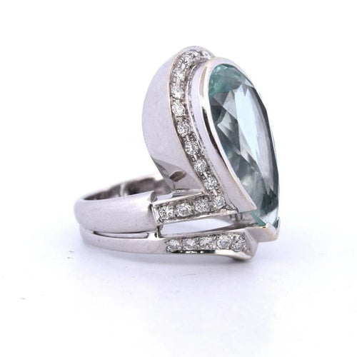 Bague 56 Bague en or blanc 18 kt avec aigue-marine et diamants 58 Facettes