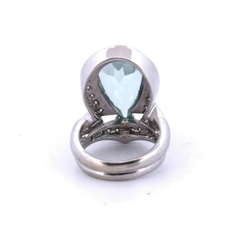 Bague 56 Bague en or blanc 18 kt avec aigue-marine et diamants 58 Facettes