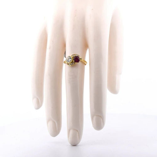 Bague 55 Bague vintage en or jaune 18 carats avec rubis et diamants 58 Facettes