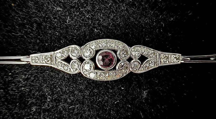 Bracelet Bracelet en or blanc 18 carats avec rubis et diamants taille brillant 58 Facettes