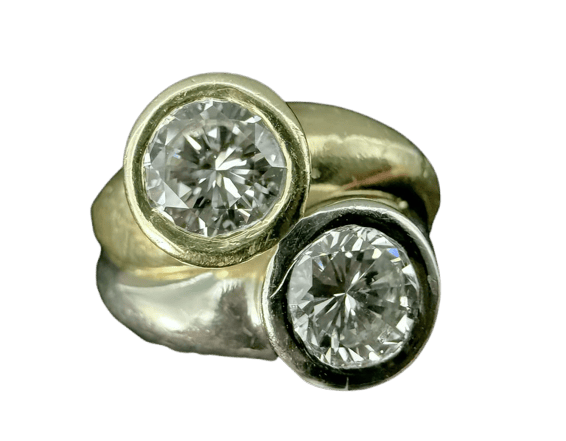 Bague 52 Bague en or blanc et jaune 18 carats sertie de deux diamants 58 Facettes