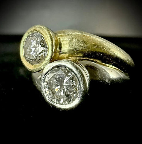 Bague 52 Bague en or blanc et jaune 18 carats sertie de deux diamants 58 Facettes