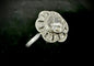 Bague 52 Bague Art déco fleur en platine et diamants 58 Facettes