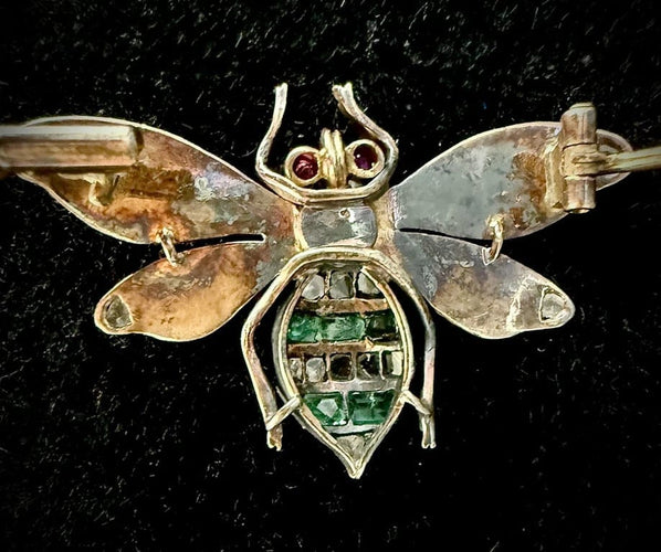 Broche Broche abeille XIXe en argent sur or jaune 18 carats, diamants 58 Facettes